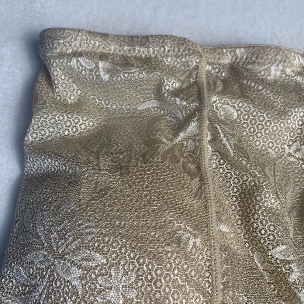 NWT Q-T Intimates Beige Nude Body Shaper Shorts Shapewear Booty Pads Size 1X XL‎